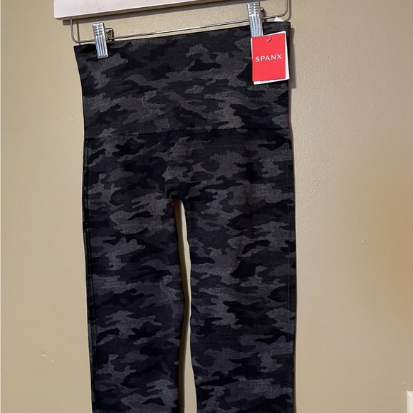 Spanx Look At Me Now Leggings NWT - Picture 4 of 8